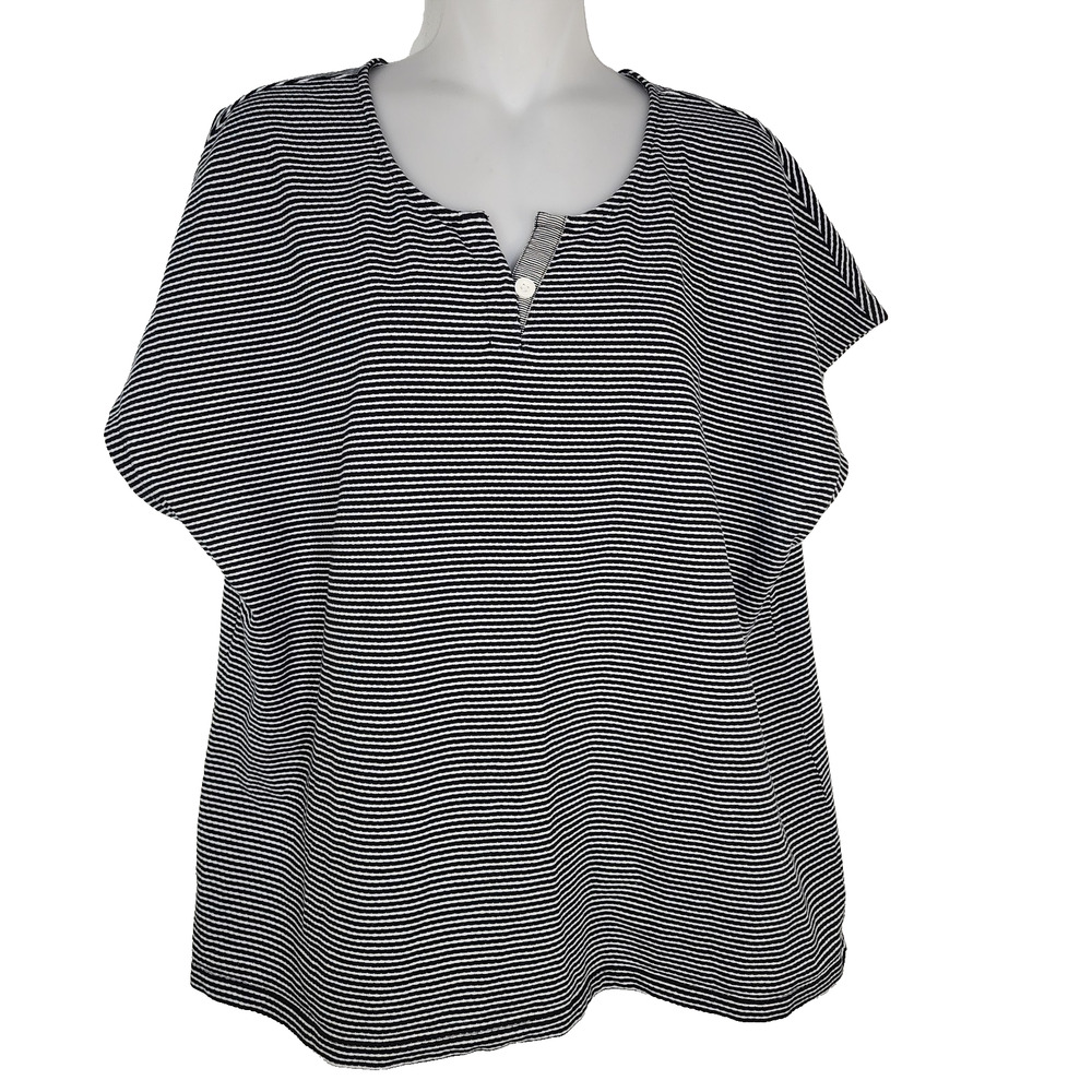 Chicos Top Womens Size 3 XL Textured Striped Button Black White Short Sleeve